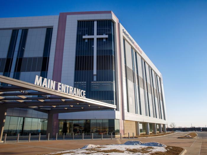 Exterior view of the main entrance at Saint Francis Hospital South