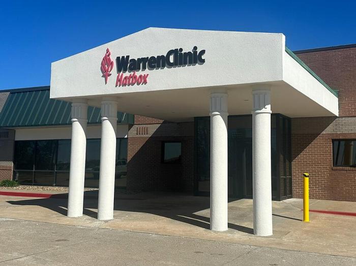 Exterior view of the main entrance of Warren Clinic Hatbox in Muskogee, Oklahoma