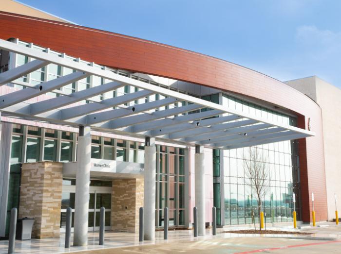 Main entrance at Saint Francis Warren Clinic Urgent Care in Owasso