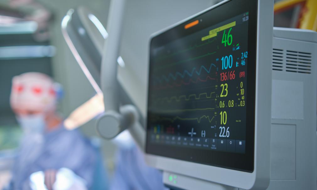 A heart rate monitor in an operating room