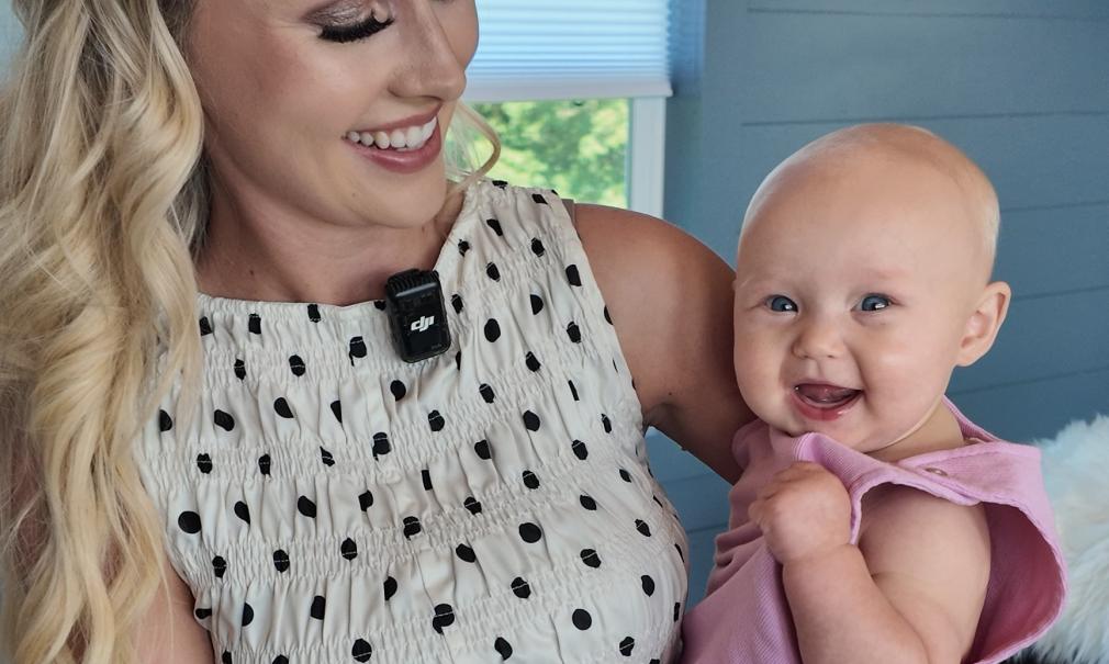 Photo of Ashlee and her baby Libby smiling in their living room