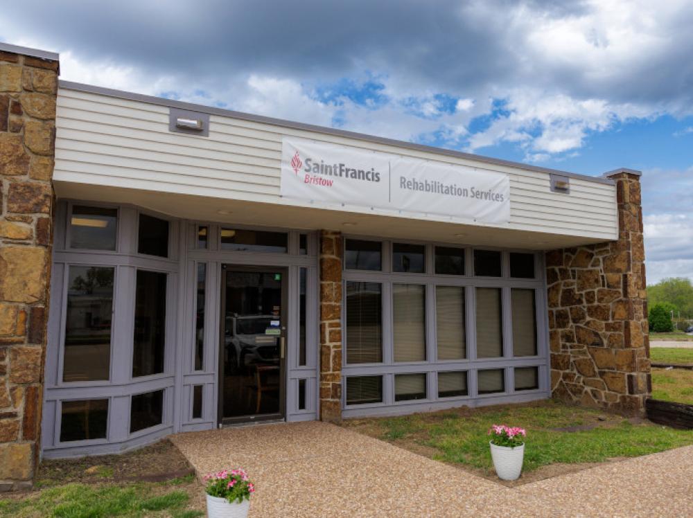 Exterior view of Saint Francis Bristow Physical Therapy