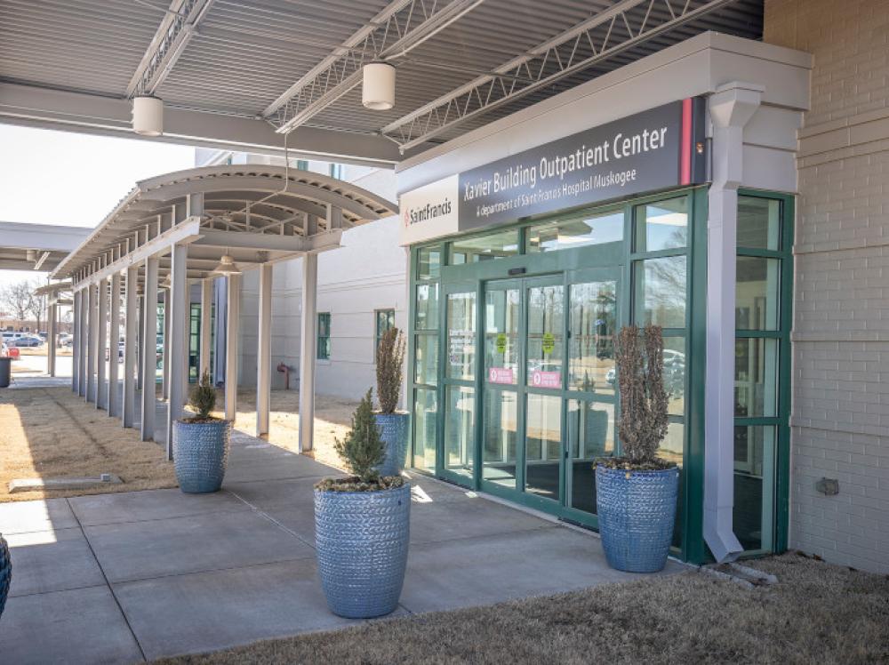 Exterior view of the entrance to the Xavier Outpatient Center in Muskogee Oklahoma