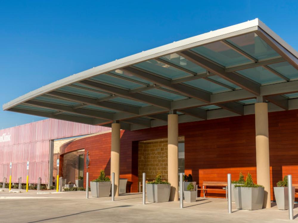 Exterior view of Warren Clinic Sand Springs entrance with benches and planters