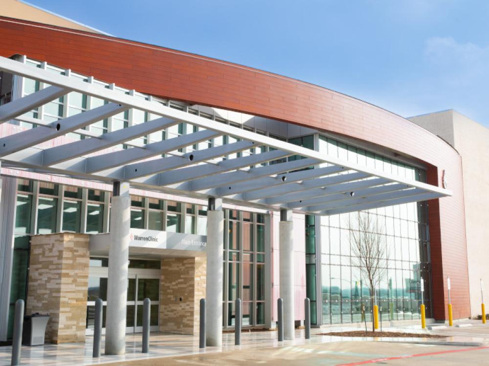 Exterior view of main entrance to Warren Clinic Owasso